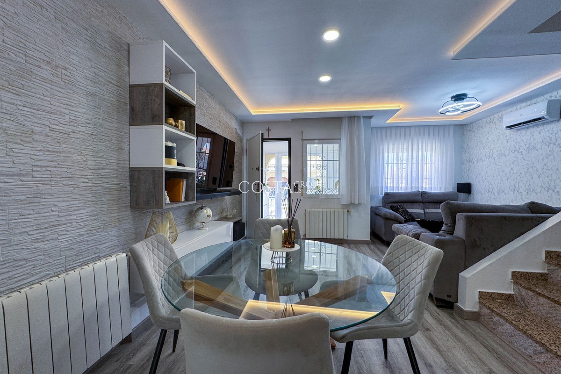 Resale - Villa -
Orihuela - Orihuela Costa