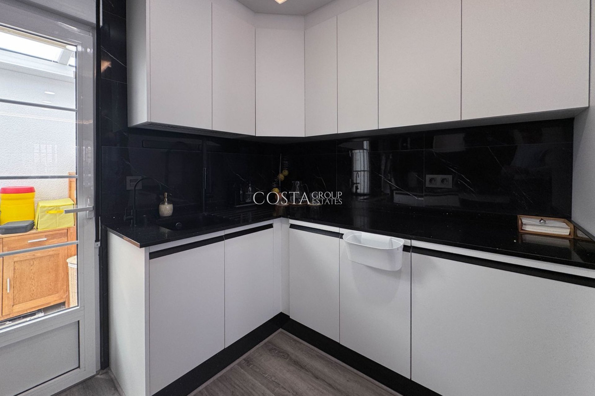 Resale - Villa -
Orihuela - Orihuela Costa