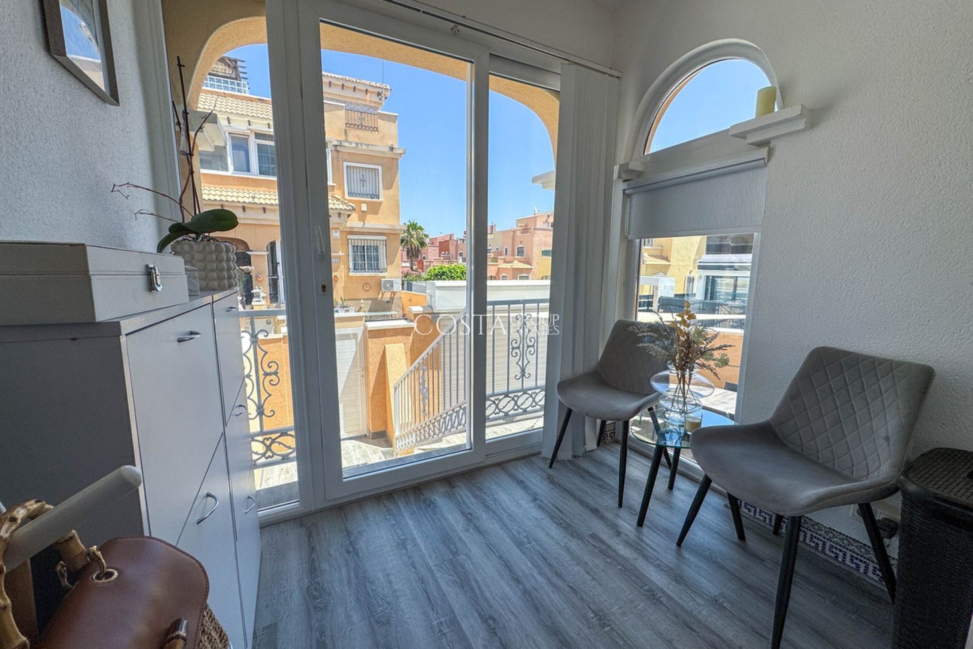 Resale - Villa -
Orihuela - Orihuela Costa