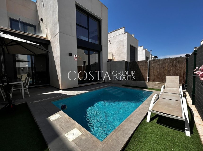 Resale - Villa -
Orihuela - Orihuela Costa