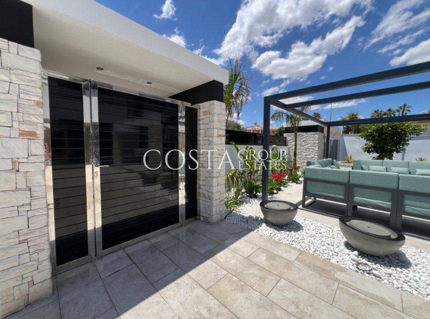 Resale - Villa -
Orihuela - Orihuela Costa