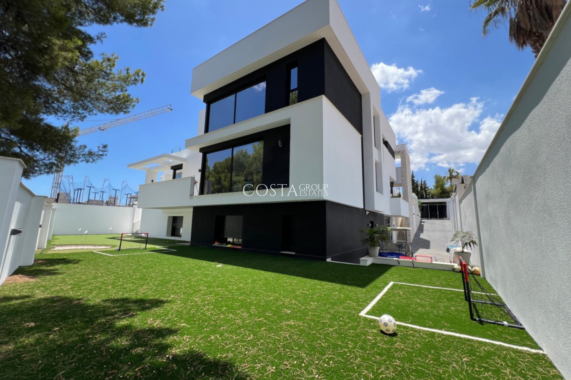 Resale - Villa -
Orihuela - Orihuela Costa