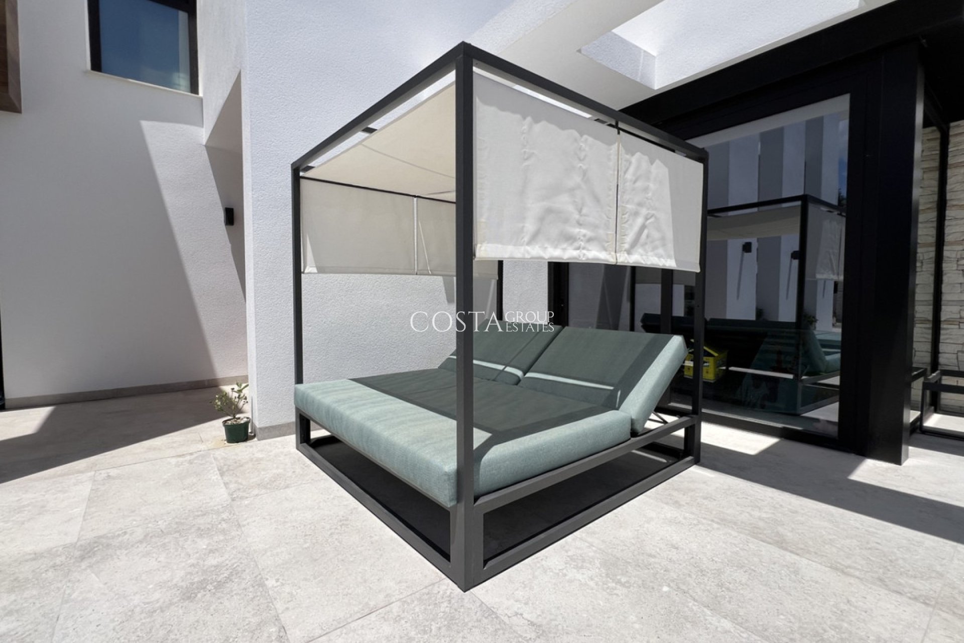 Resale - Villa -
Orihuela - Orihuela Costa