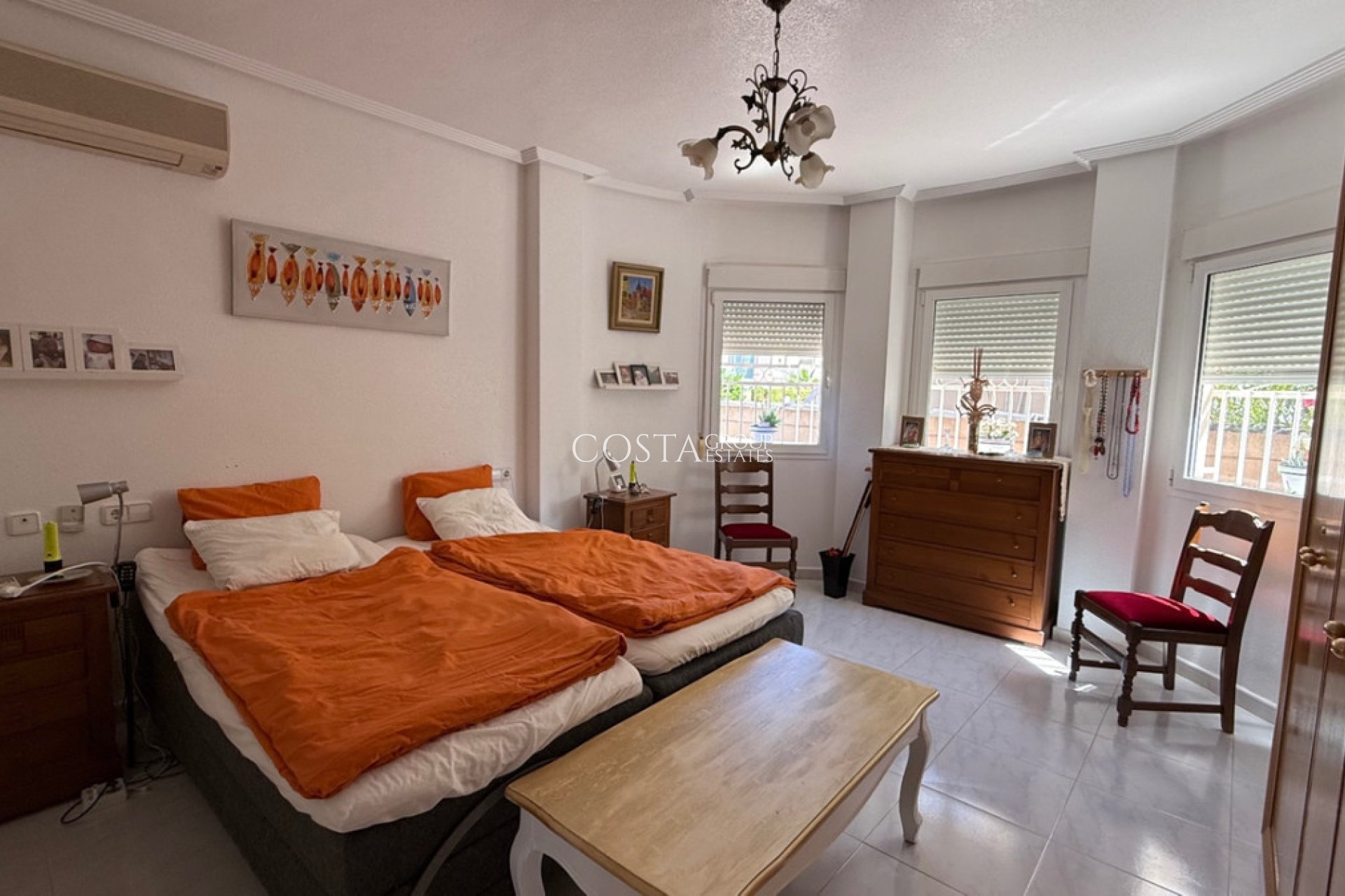 Resale - Villa -
Orihuela - Orihuela Costa