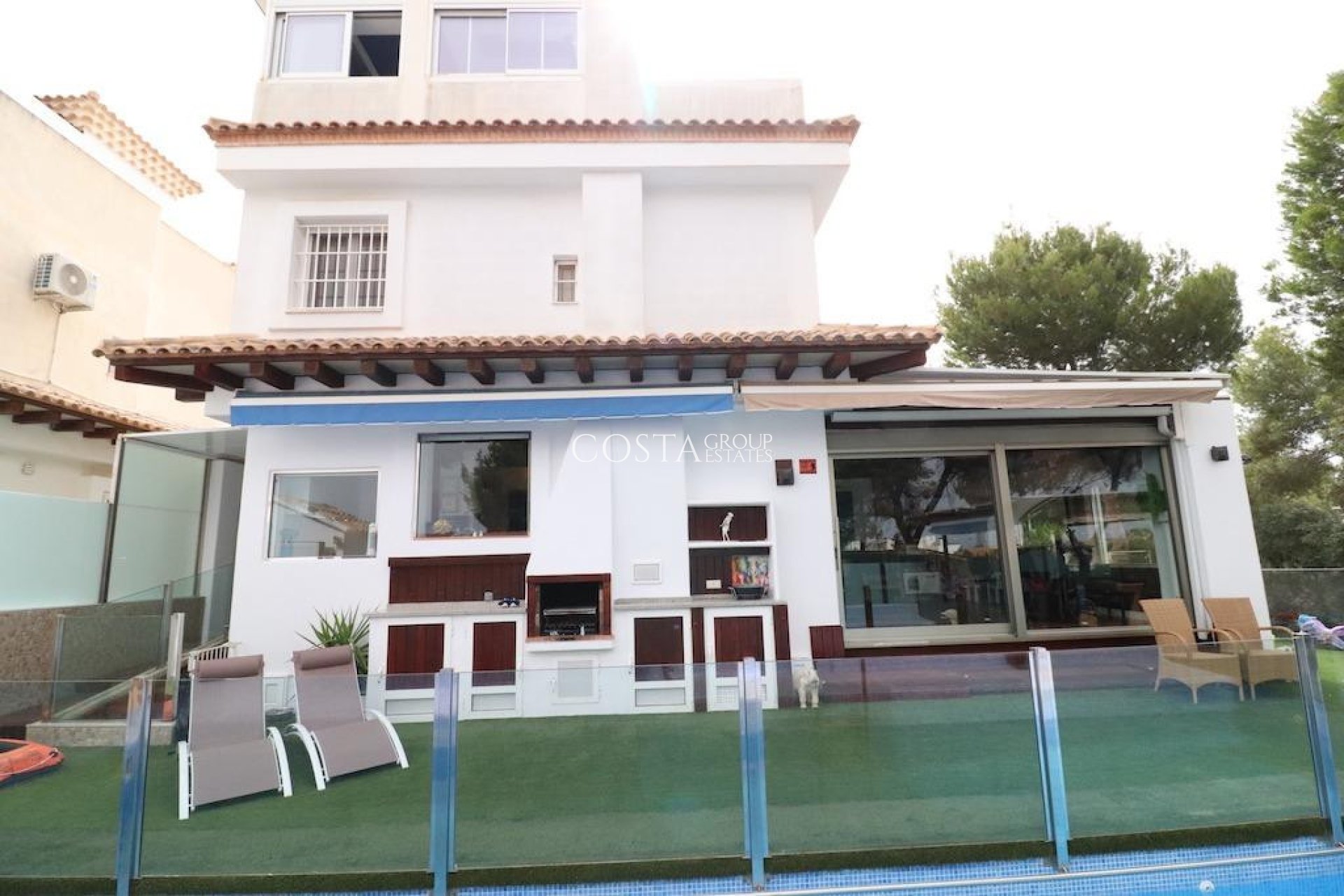 Resale - Villa -
Orihuela - Orihuela Costa