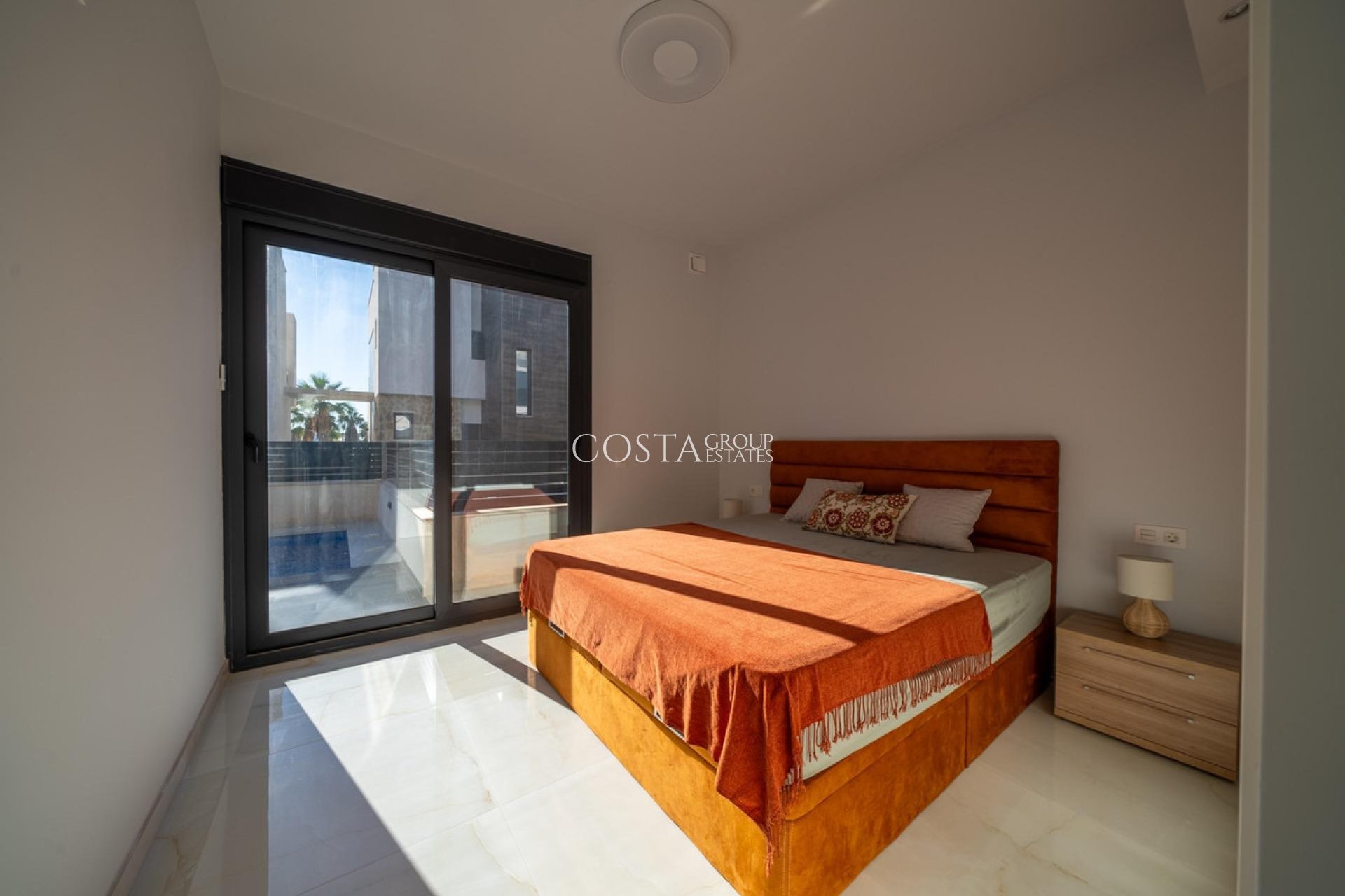 Resale - Villa -
Orihuela - Orihuela Costa