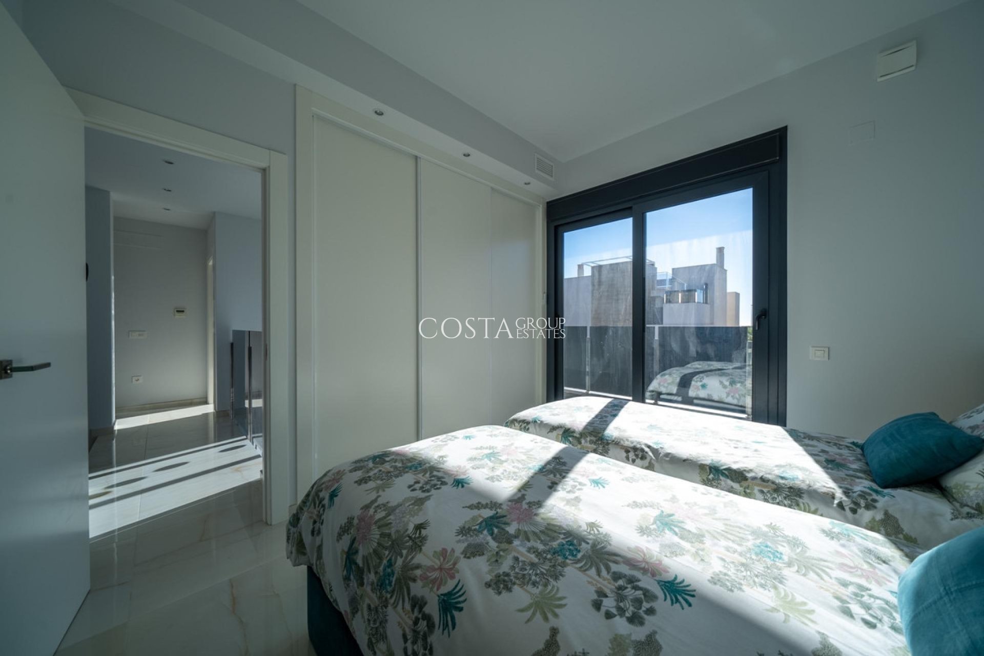 Resale - Villa -
Orihuela - Orihuela Costa