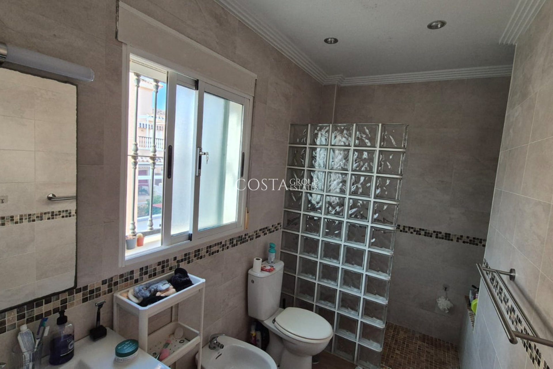 Resale - Villa -
Orihuela - Orihuela Costa