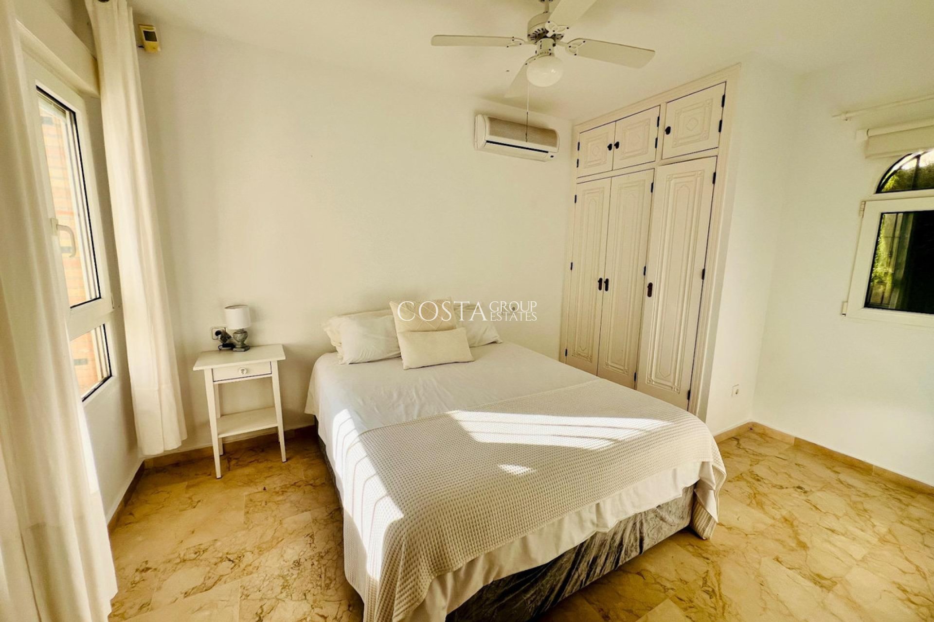 Resale - Villa -
Orihuela - Orihuela Costa