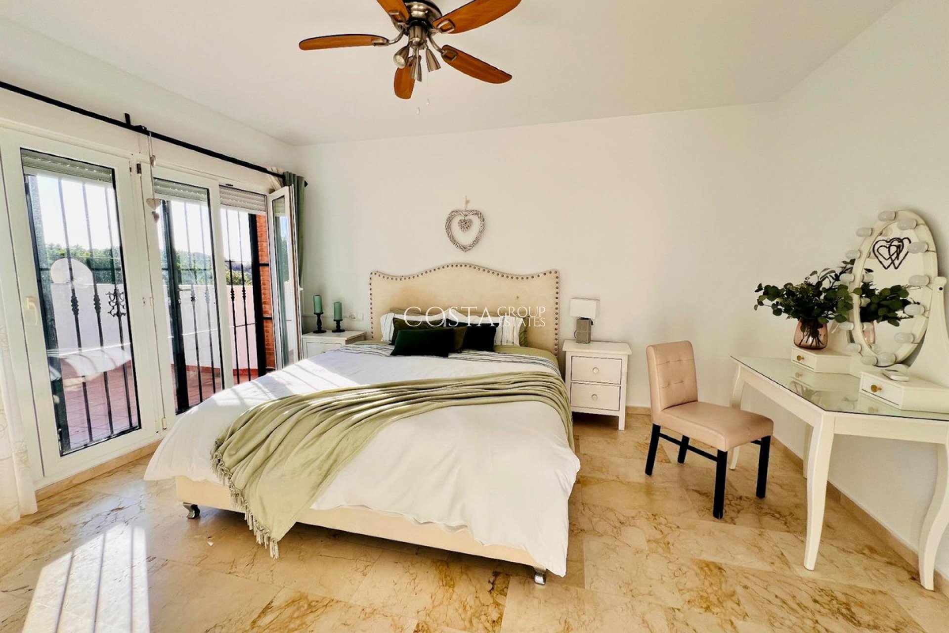 Resale - Villa -
Orihuela - Orihuela Costa