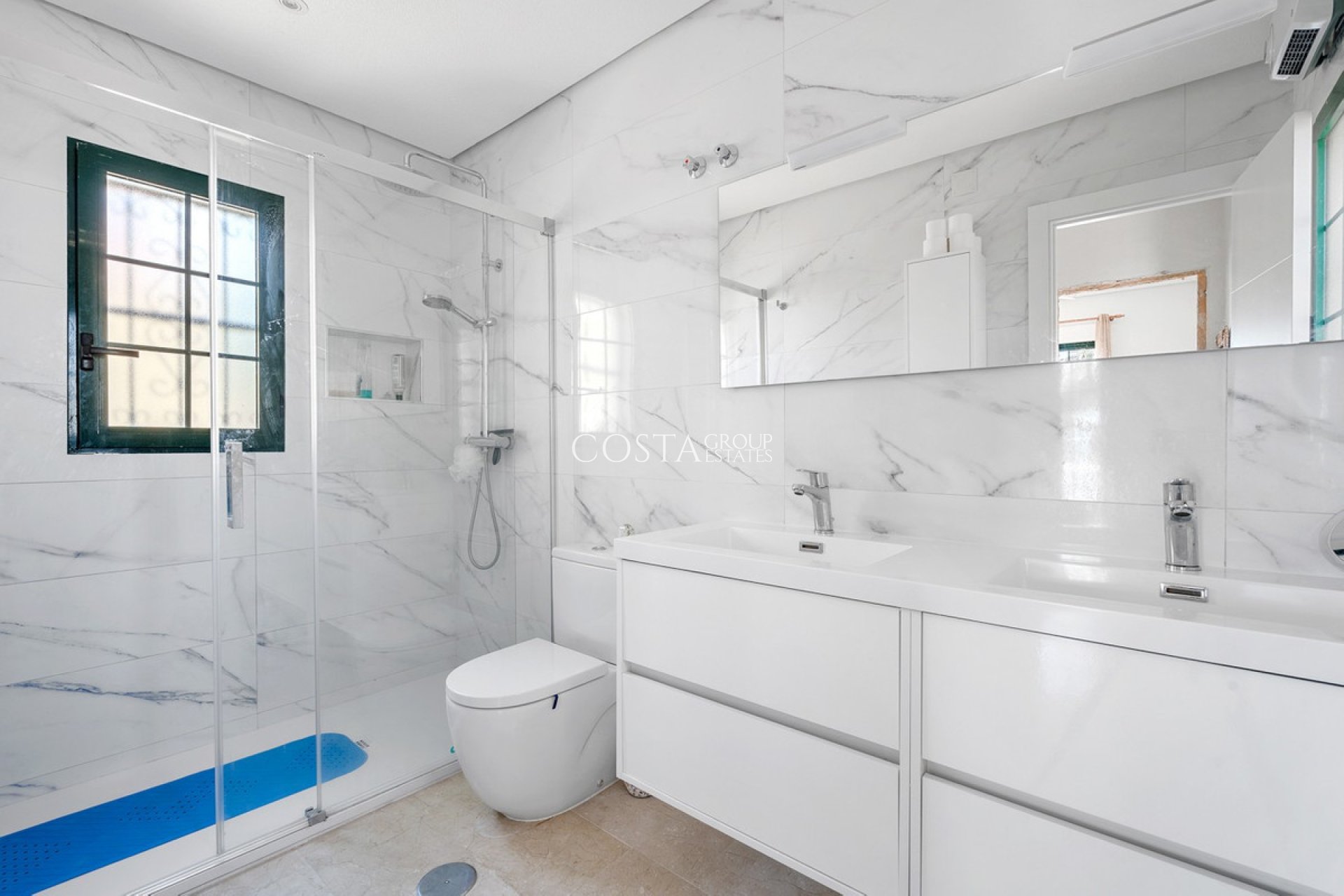 Resale - Villa -
Orihuela - Orihuela Costa