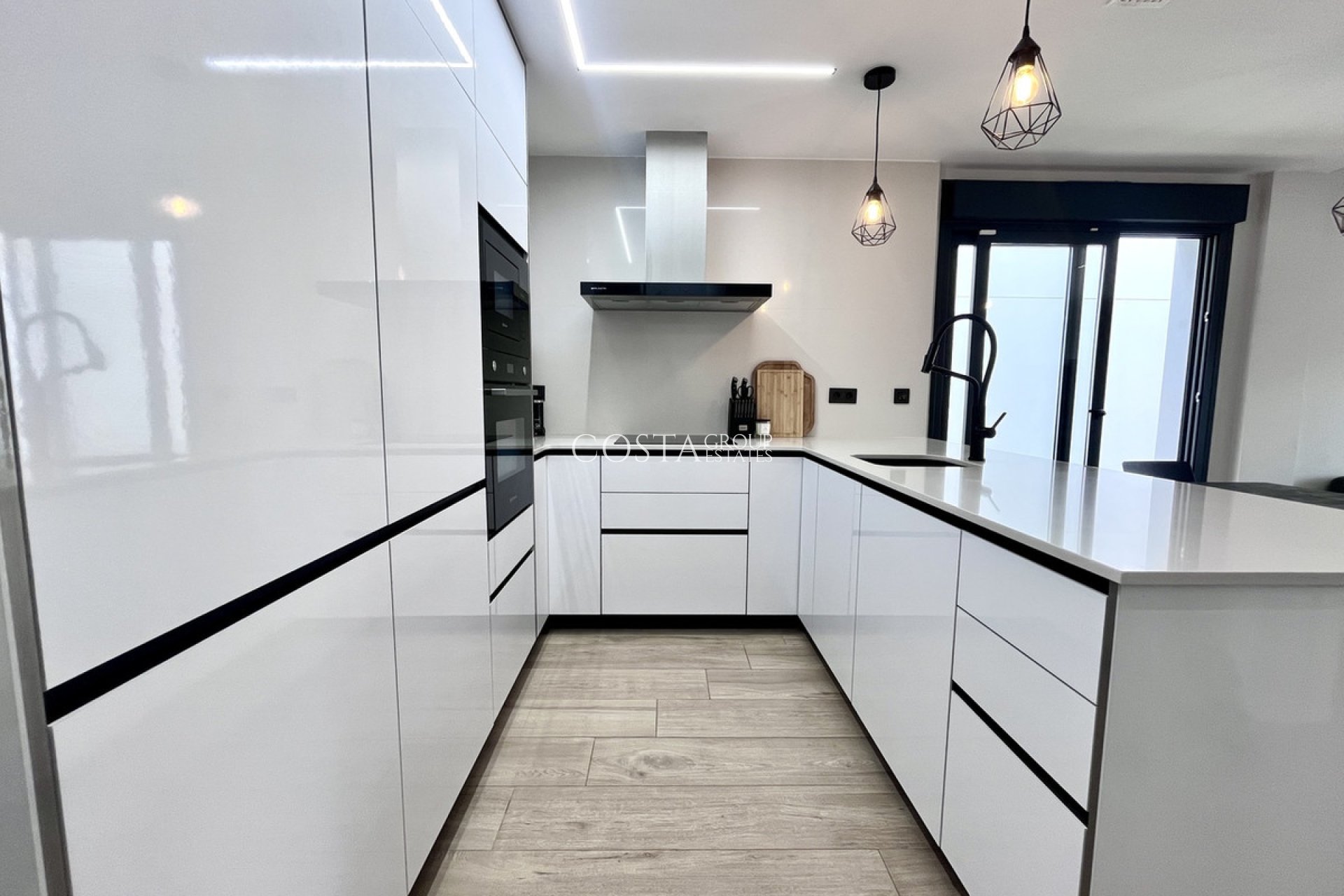 Resale - Villa -
Orihuela - Punta Prima