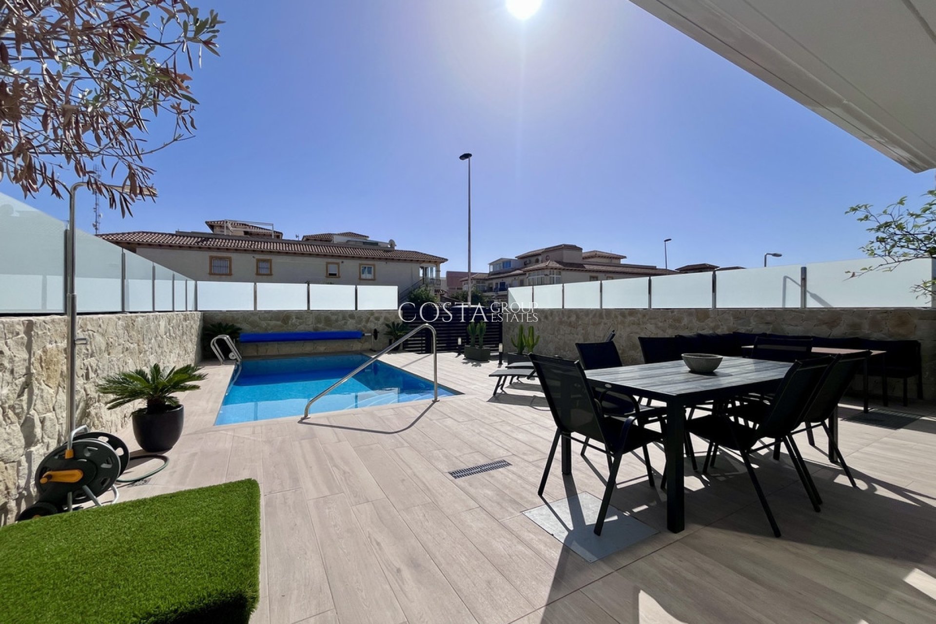 Resale - Villa -
Orihuela - Punta Prima