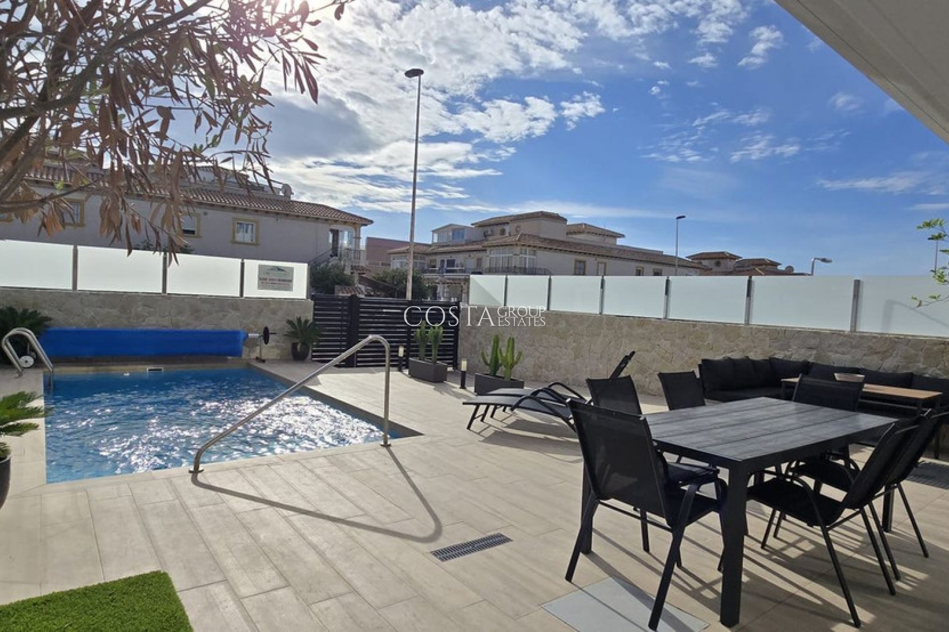 Resale - Villa -
Orihuela - Punta Prima
