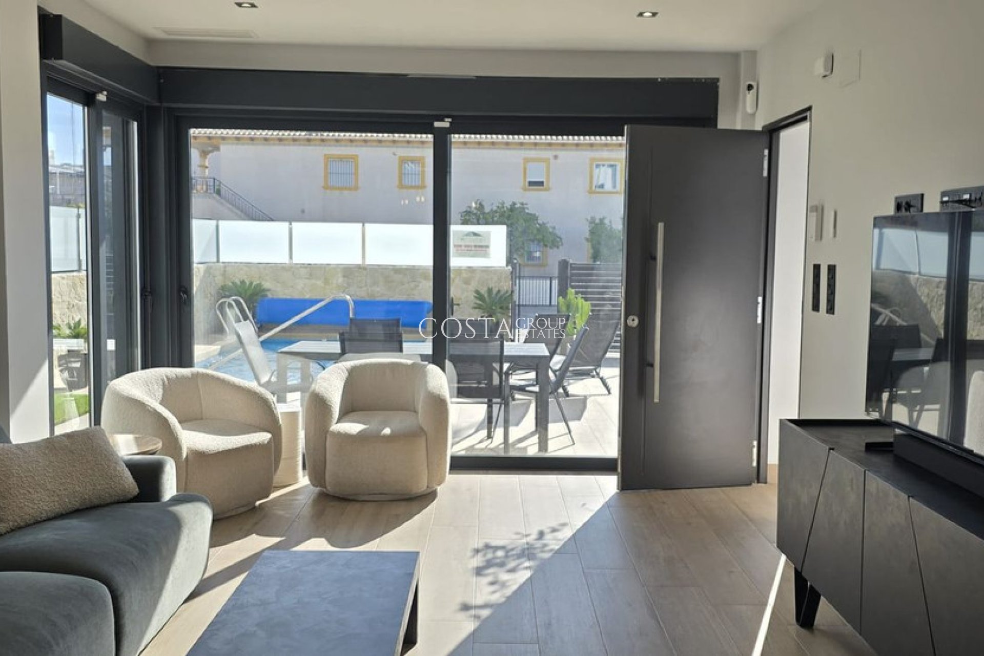 Resale - Villa -
Orihuela - Punta Prima