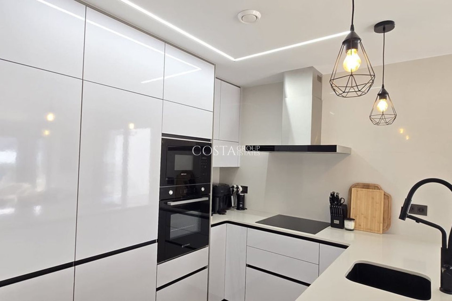 Resale - Villa -
Orihuela - Punta Prima