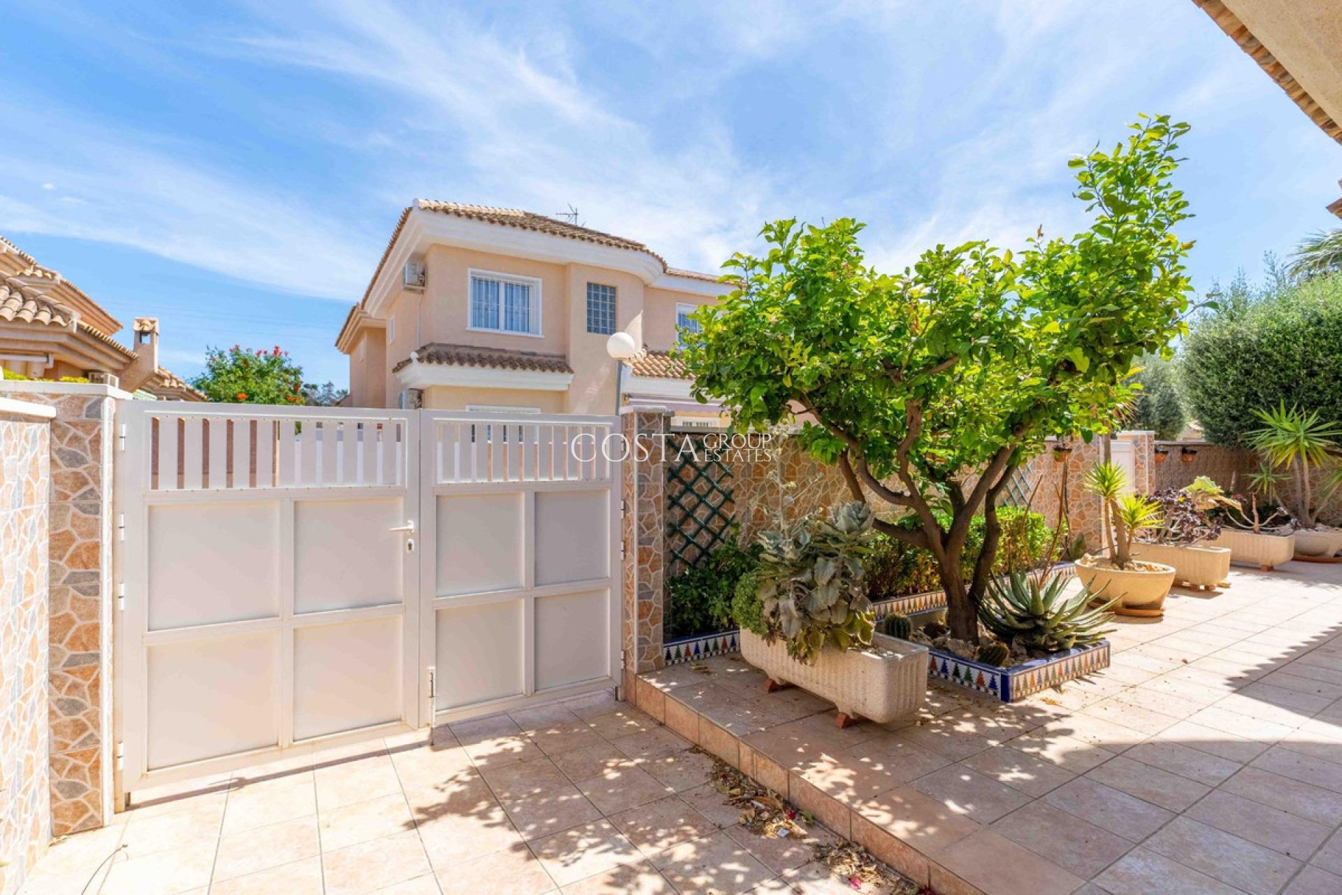 Resale - Villa -
Orihuela - Punta Prima