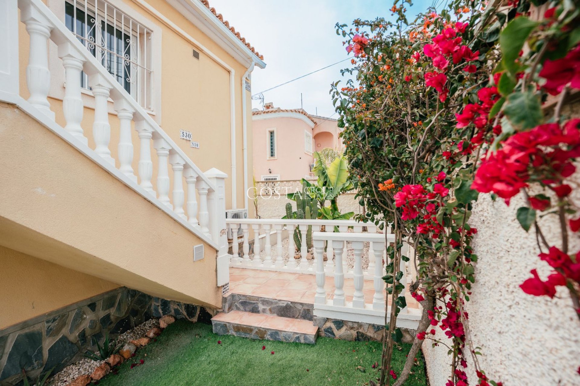 Resale - Villa -
Orihuela - Villamartin