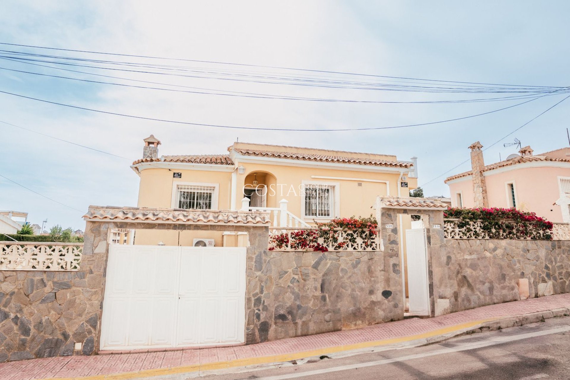 Resale - Villa -
Orihuela - Villamartin
