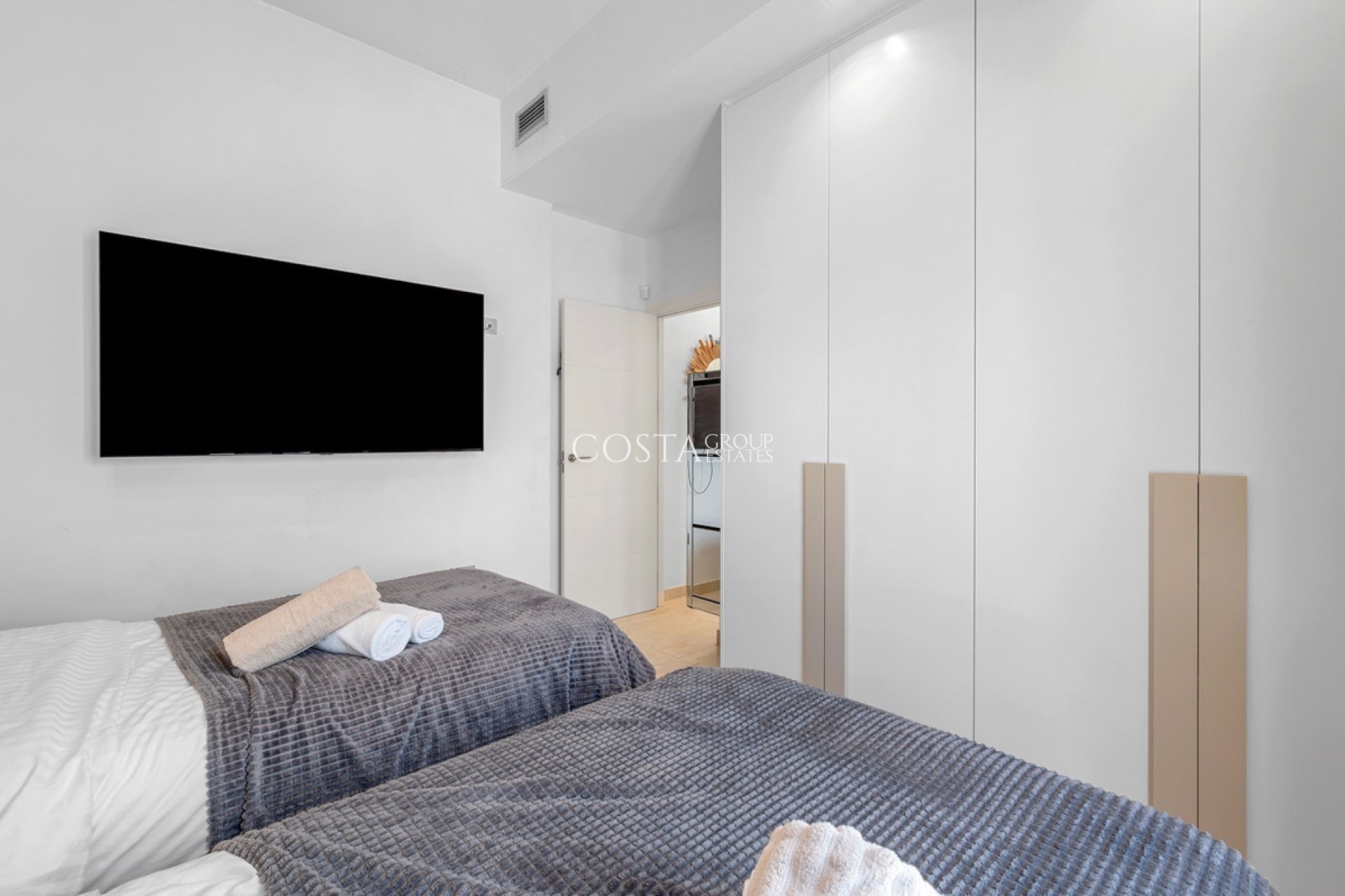 Resale - Villa -
Orihuela - Villamartin