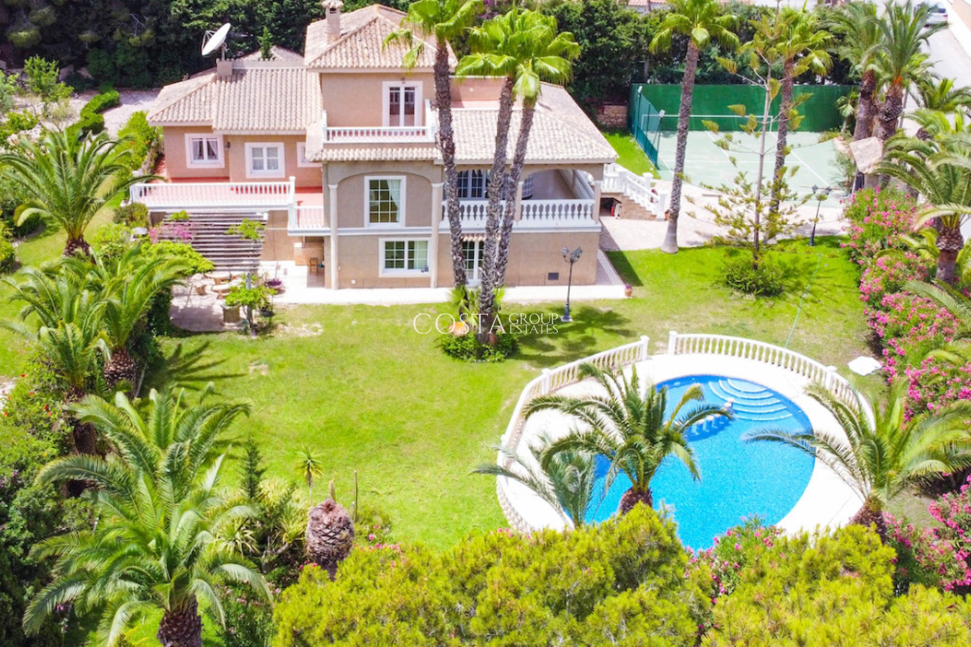 Resale - Villa -
Orihuela - Villamartin