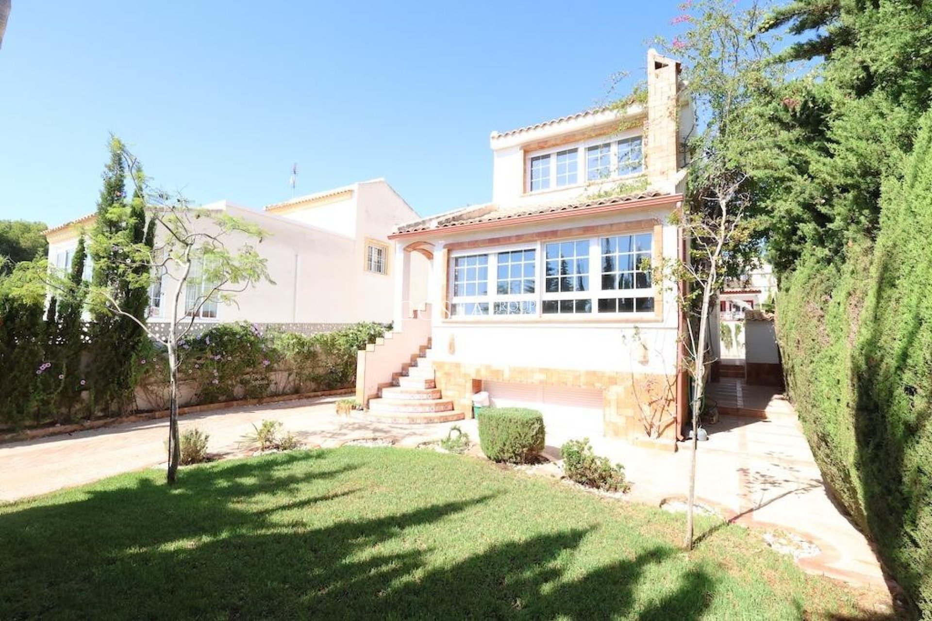 Resale - Villa -
Orihuela - Villamartin