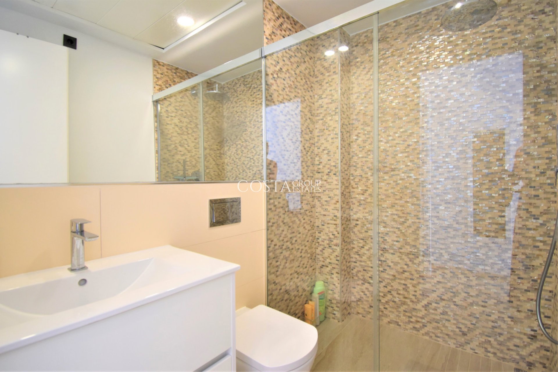 Resale - Villa -
Orihuela - Villamartin