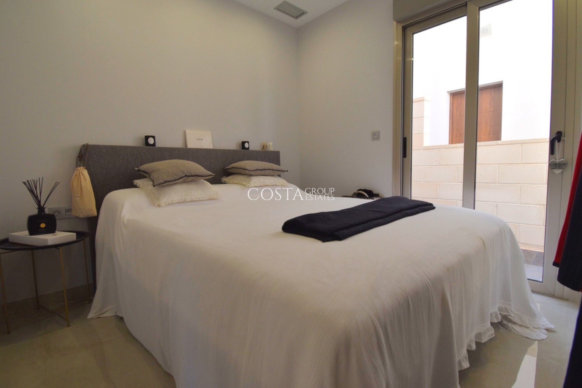 Resale - Villa -
Orihuela - Villamartin