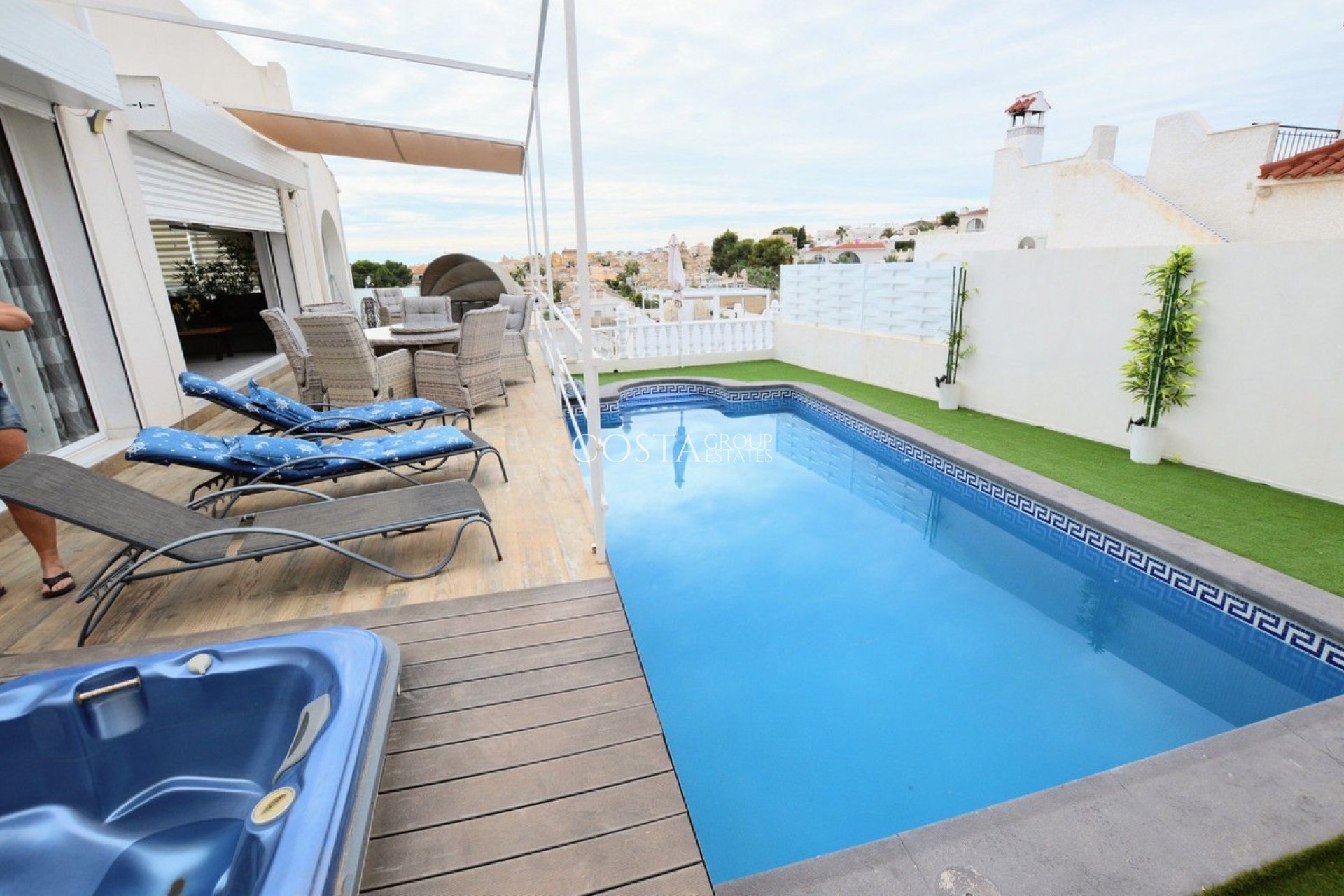 Resale - Villa -
Orihuela - Villamartin