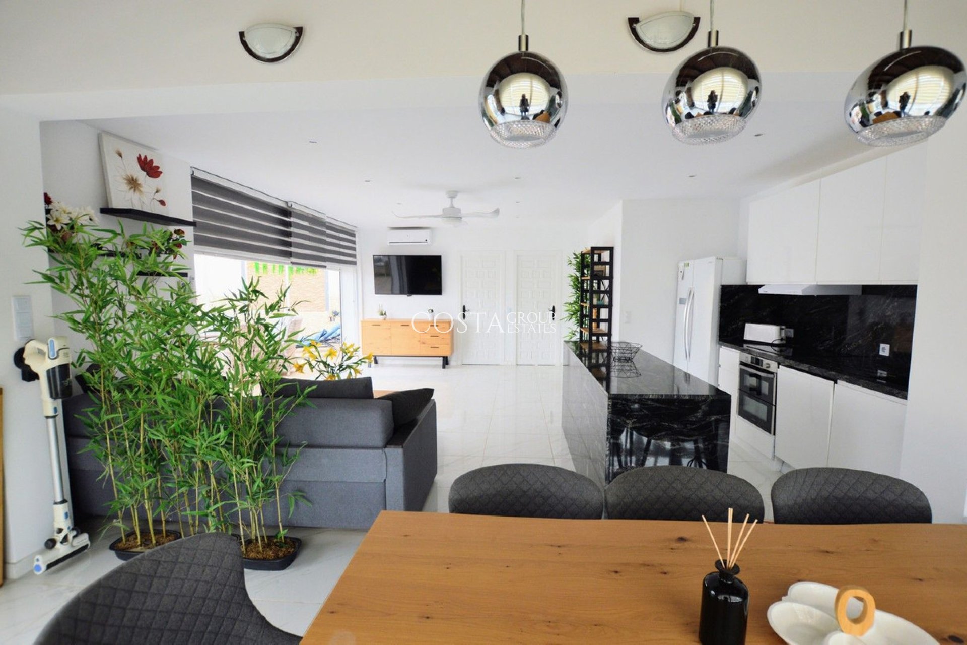 Resale - Villa -
Orihuela - Villamartin