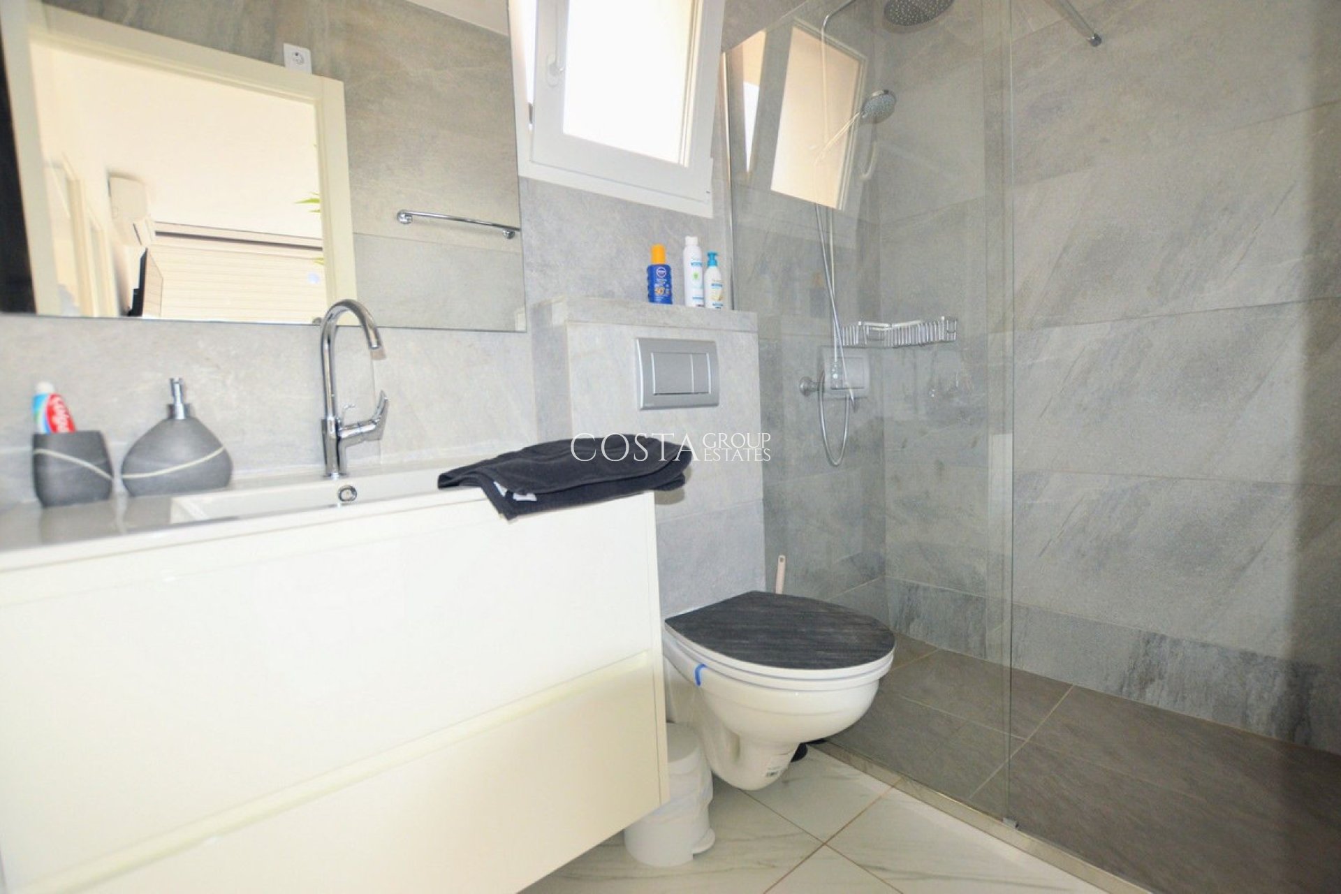 Resale - Villa -
Orihuela - Villamartin