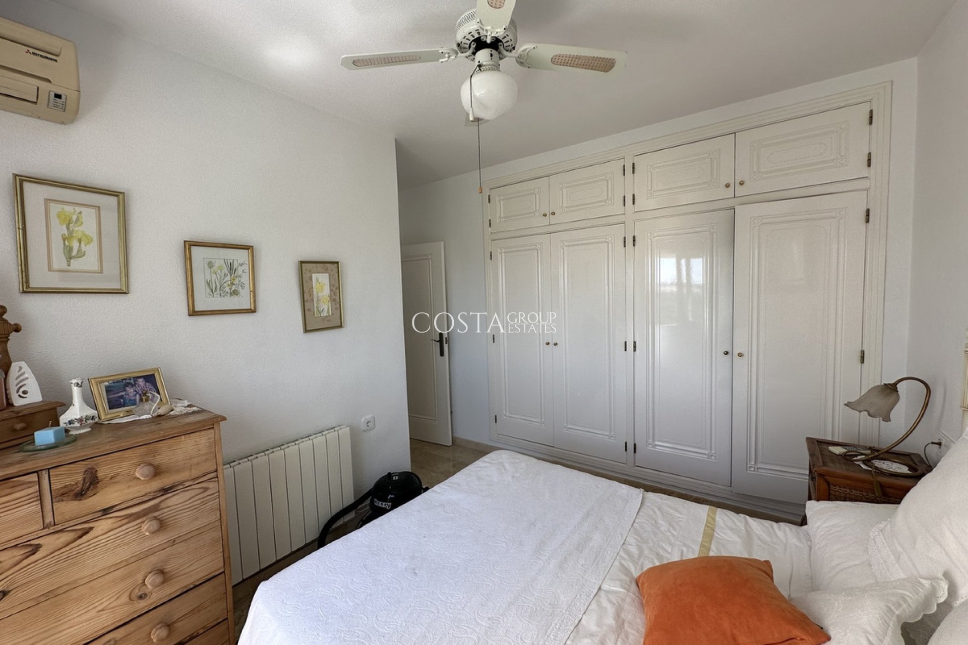 Resale - Villa -
Orihuela - Villamartin