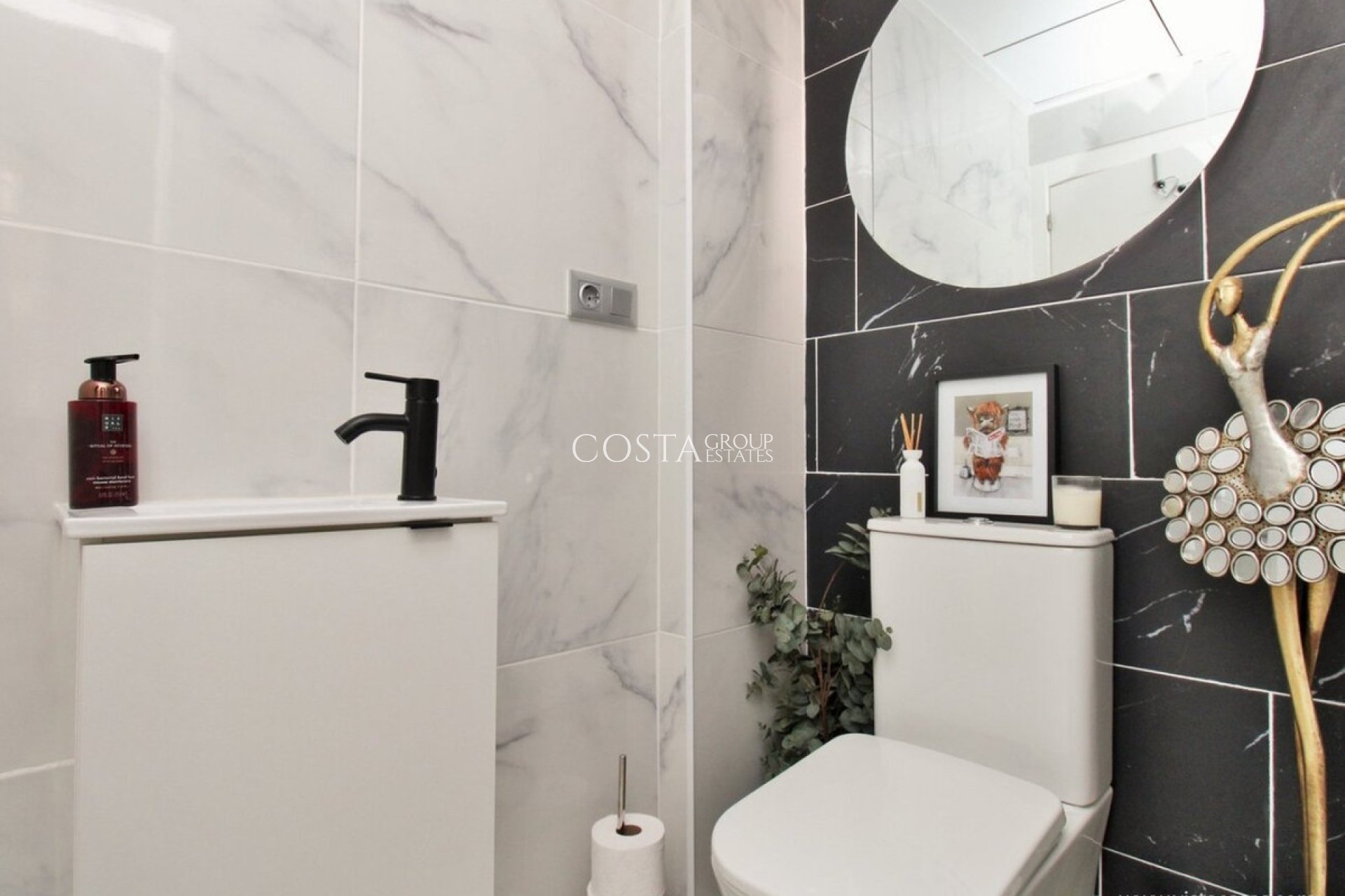 Resale - Villa -
Orihuela - Villamartin