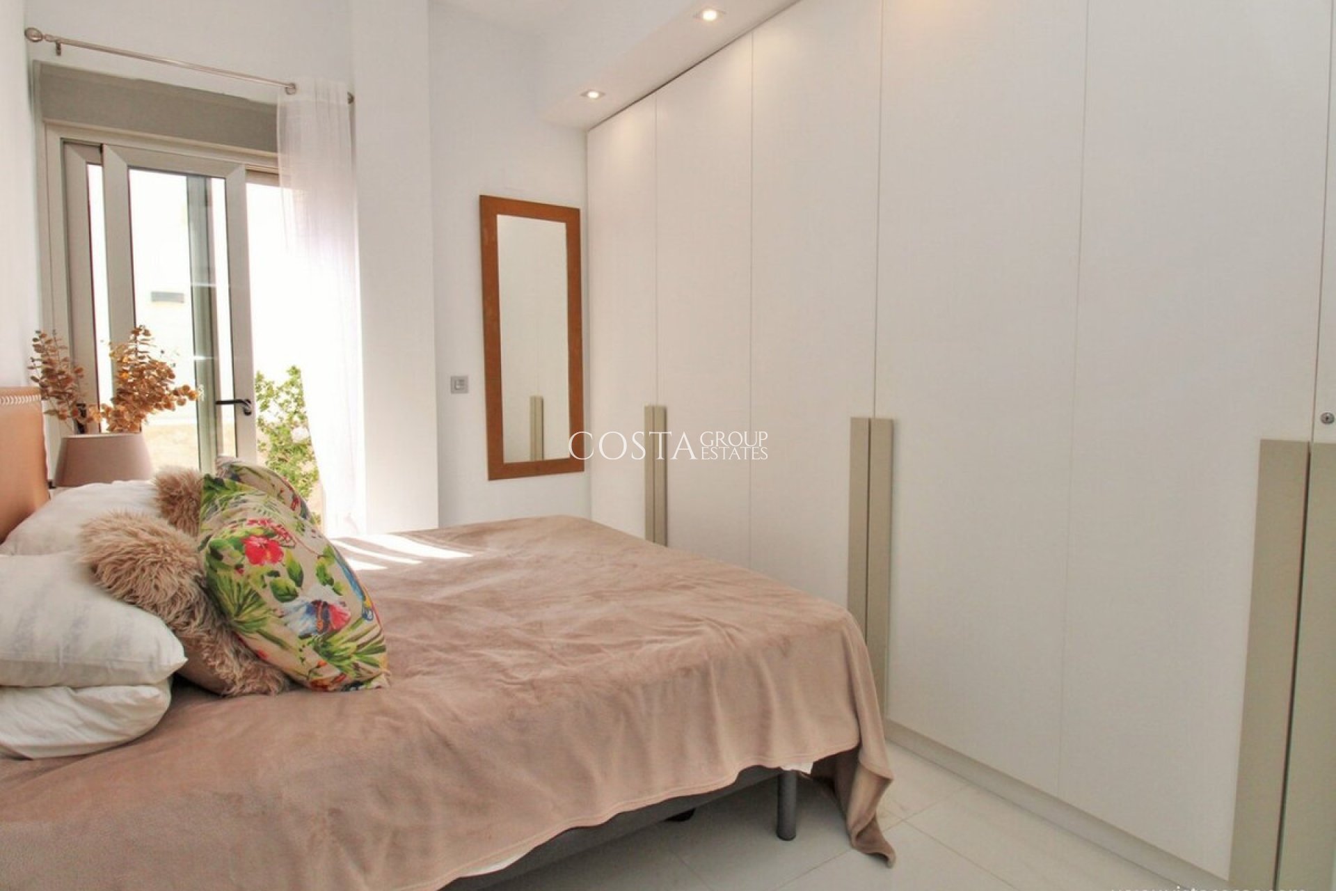 Resale - Villa -
Orihuela - Villamartin