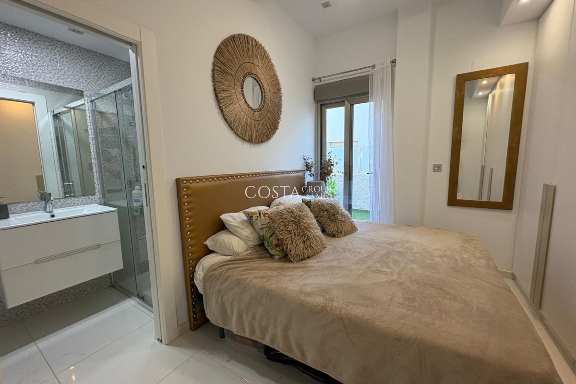 Resale - Villa -
Orihuela - Villamartin