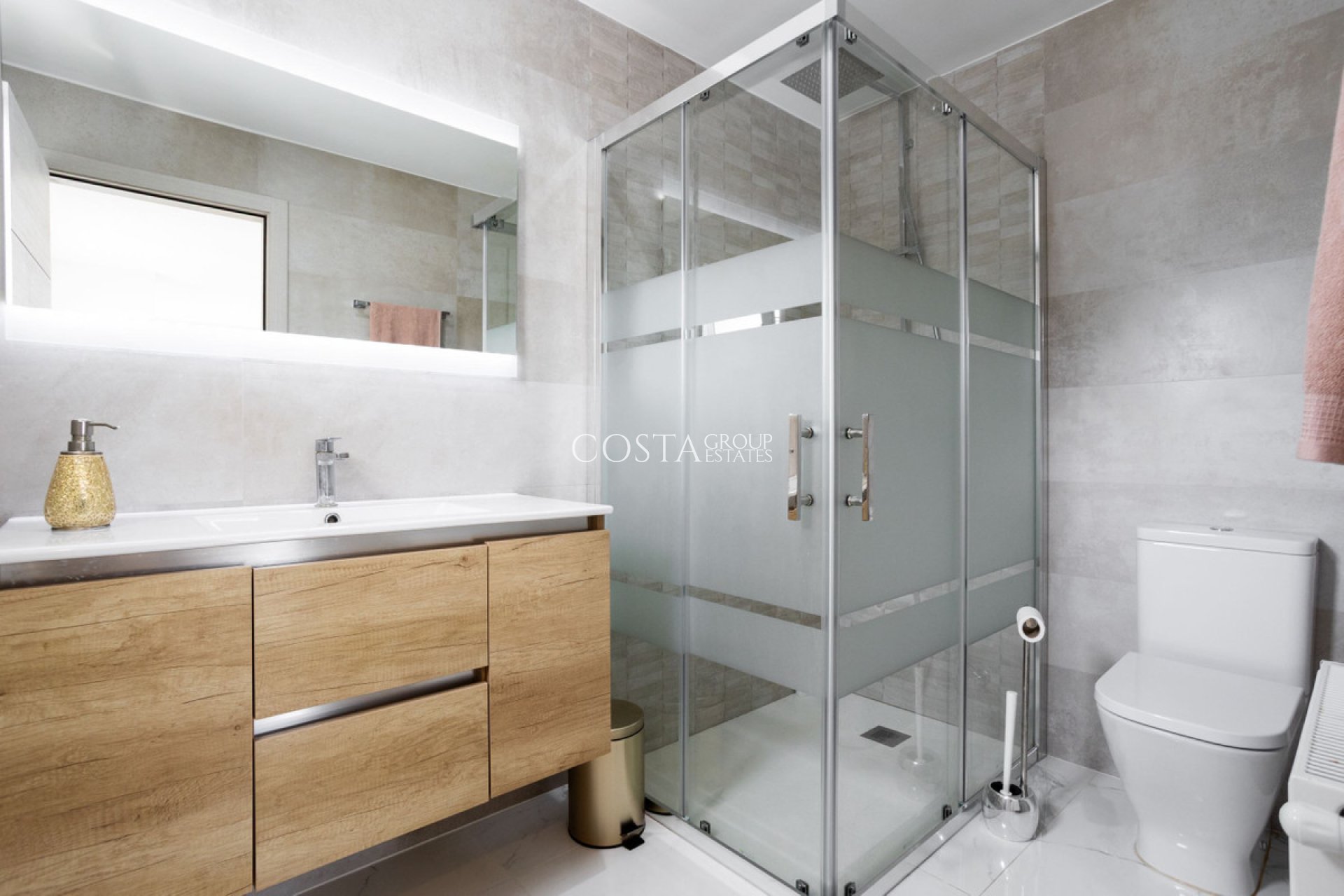 Resale - Villa -
Orihuela - Villamartin