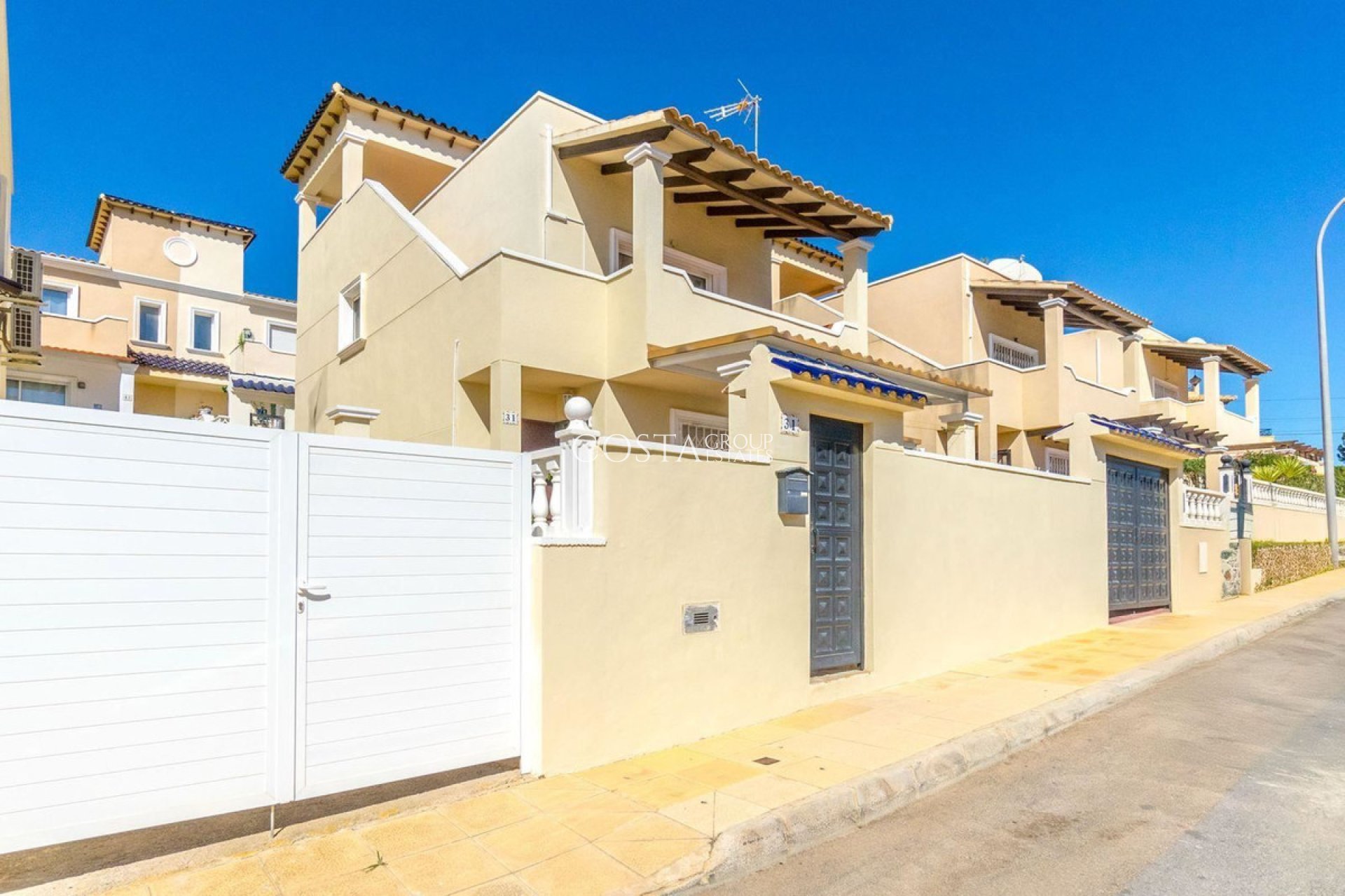 Resale - Villa -
Orihuela - Villamartin