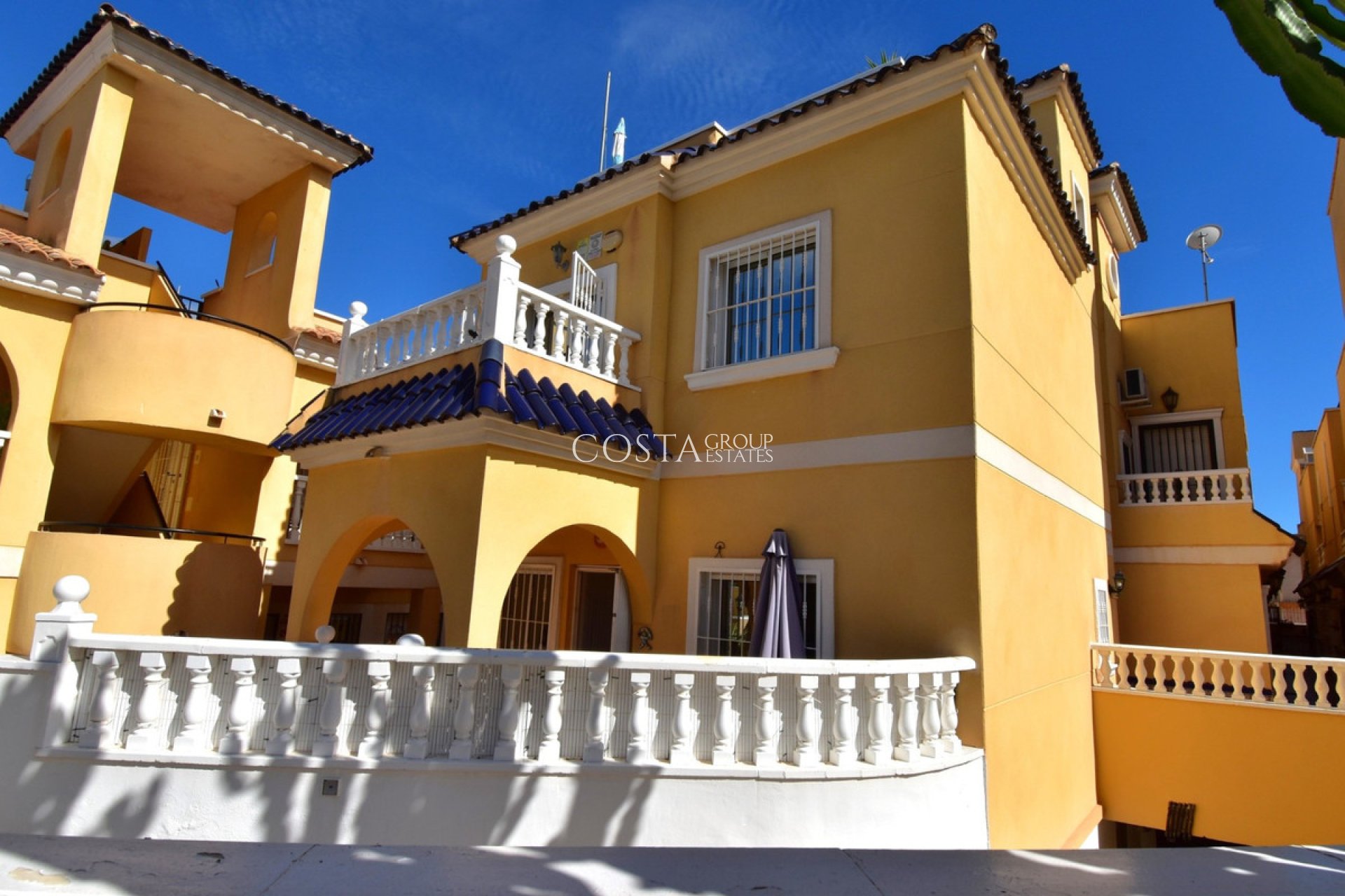 Resale - Villa -
Orihuela - Villamartin
