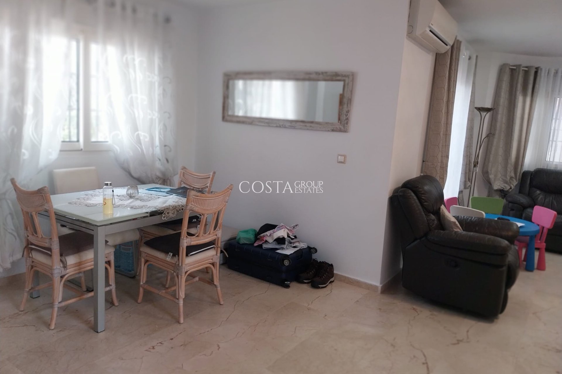 Resale - Villa -
Orihuela - Villamartin
