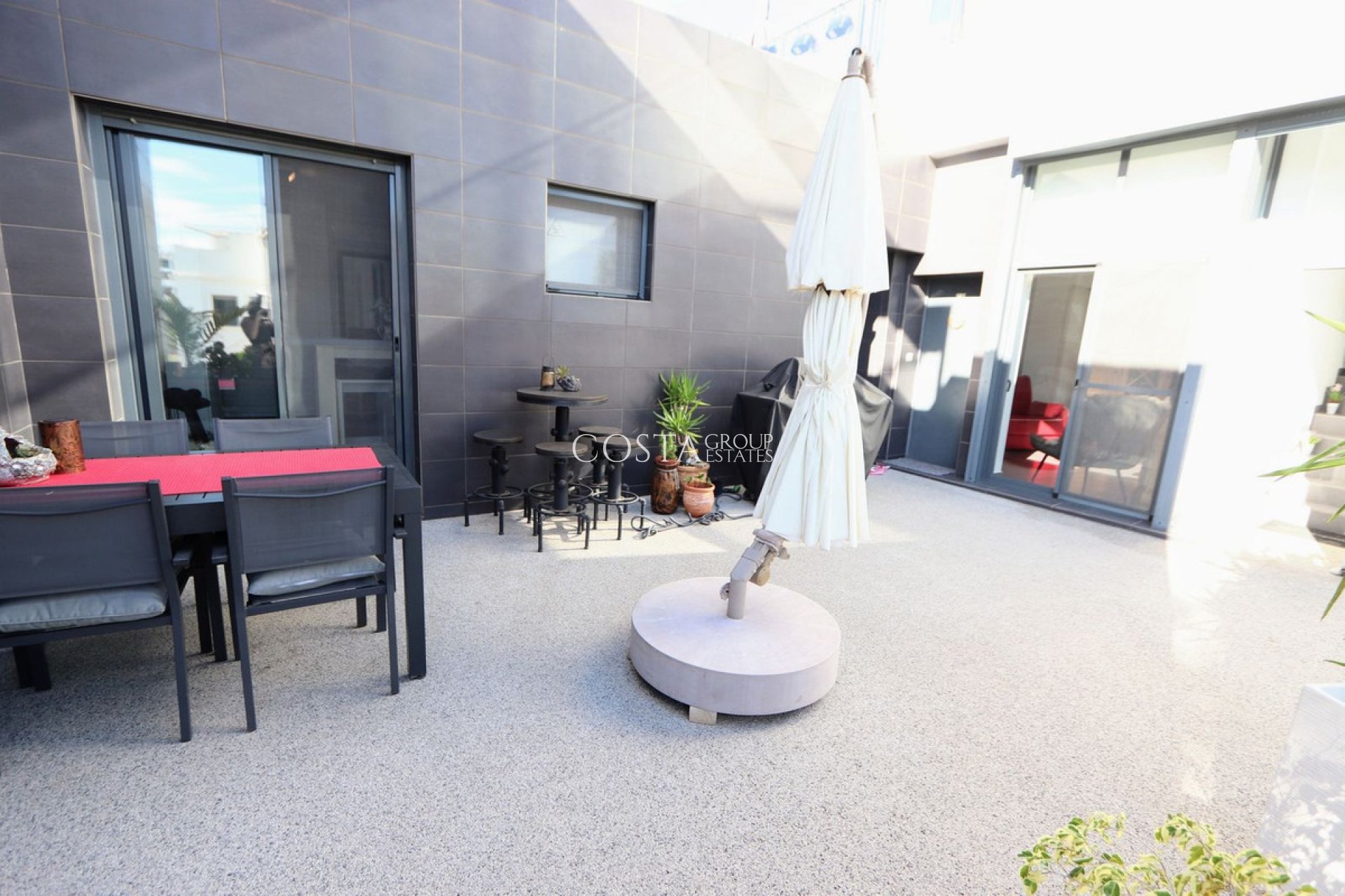 Resale - Villa -
Orihuela - Villamartin