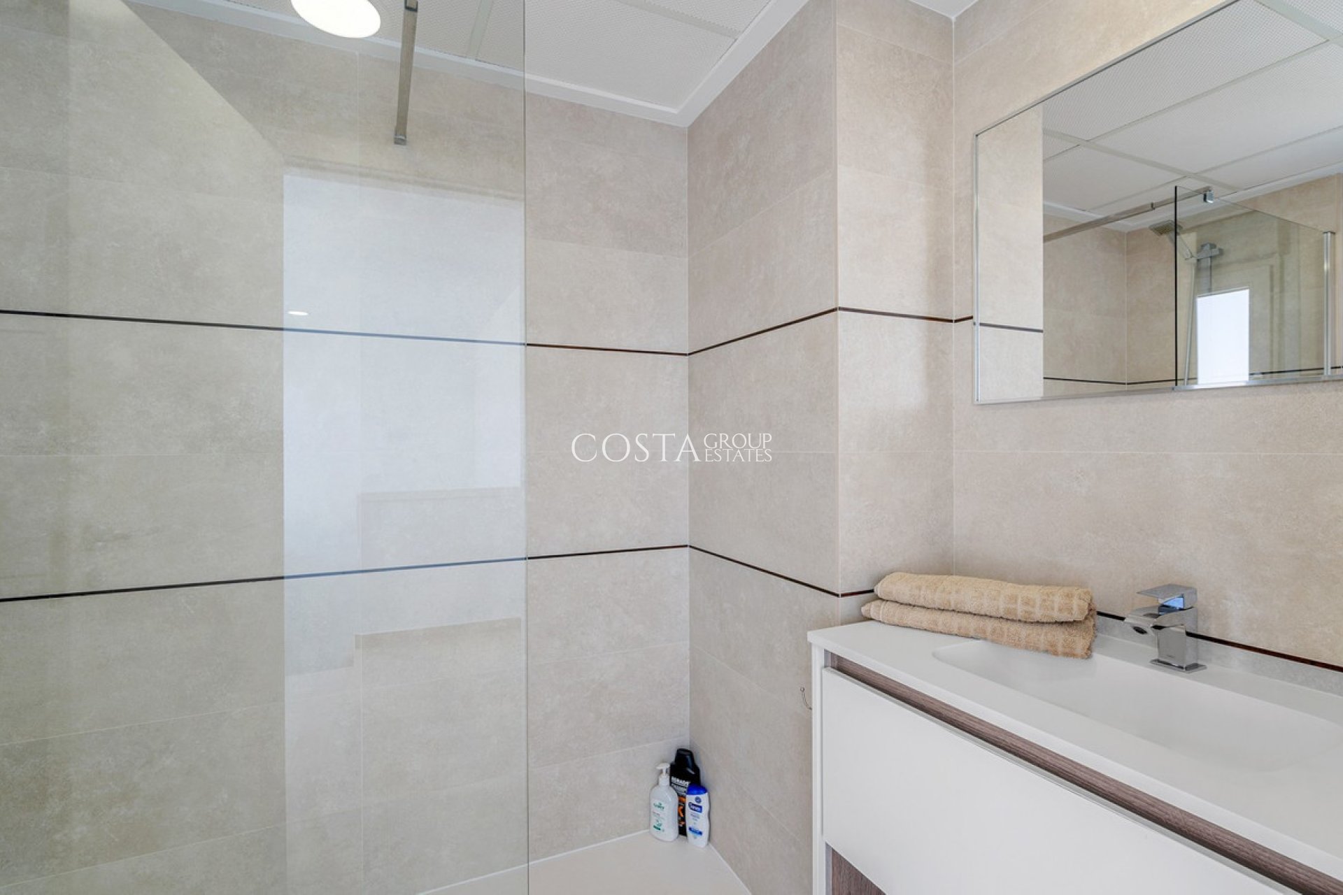 Resale - Villa -
Orihuela - Vista Bella Golf