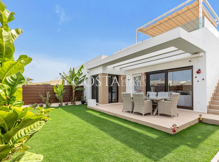 Resale - Villa -
Orihuela - Vista Bella Golf