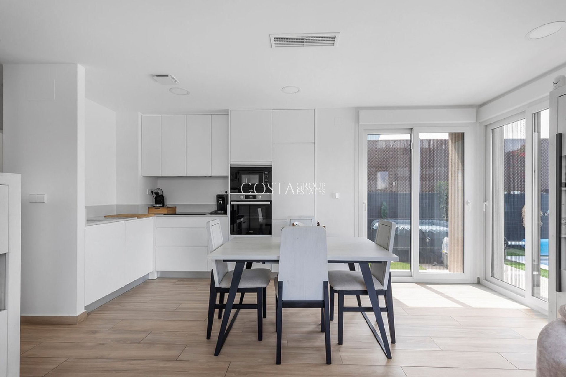 Resale - Villa -
Orihuela - Vista Bella Golf