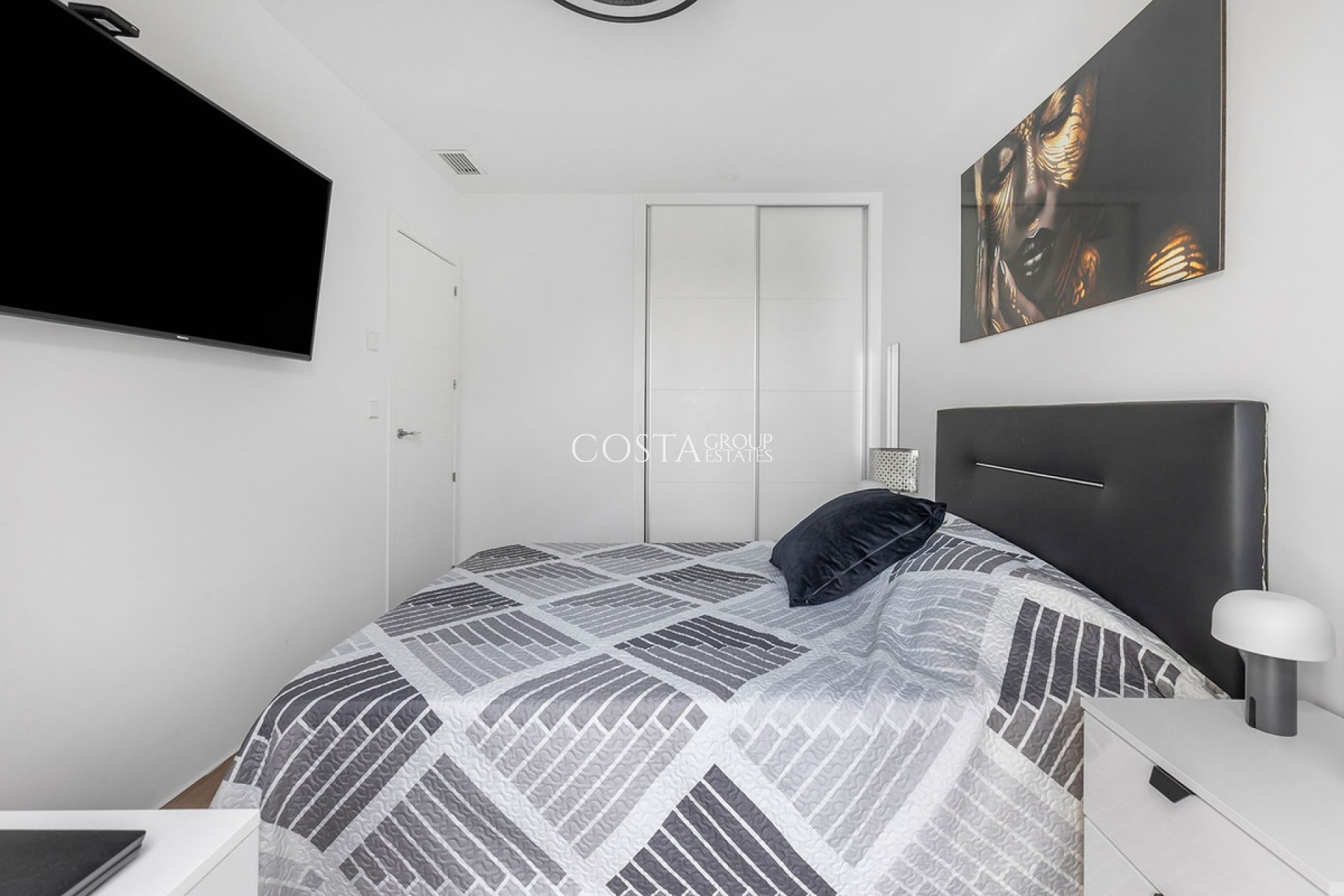 Resale - Villa -
Orihuela - Vista Bella Golf