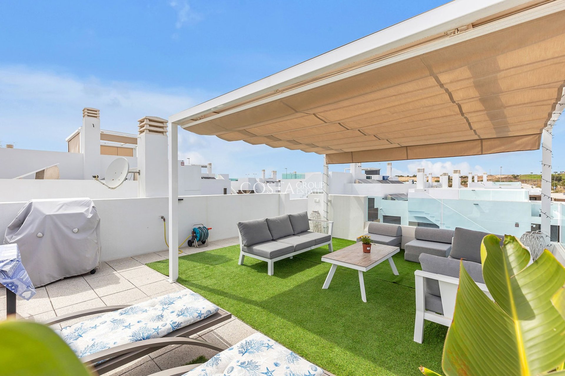 Resale - Villa -
Orihuela - Vista Bella Golf