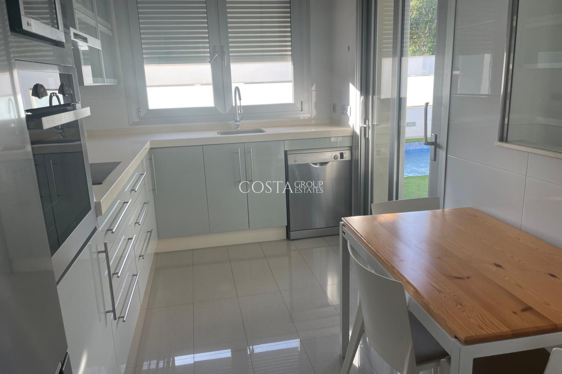 Resale - Villa -
Pilar de la Horadada - Pilar de la Horadada Centro