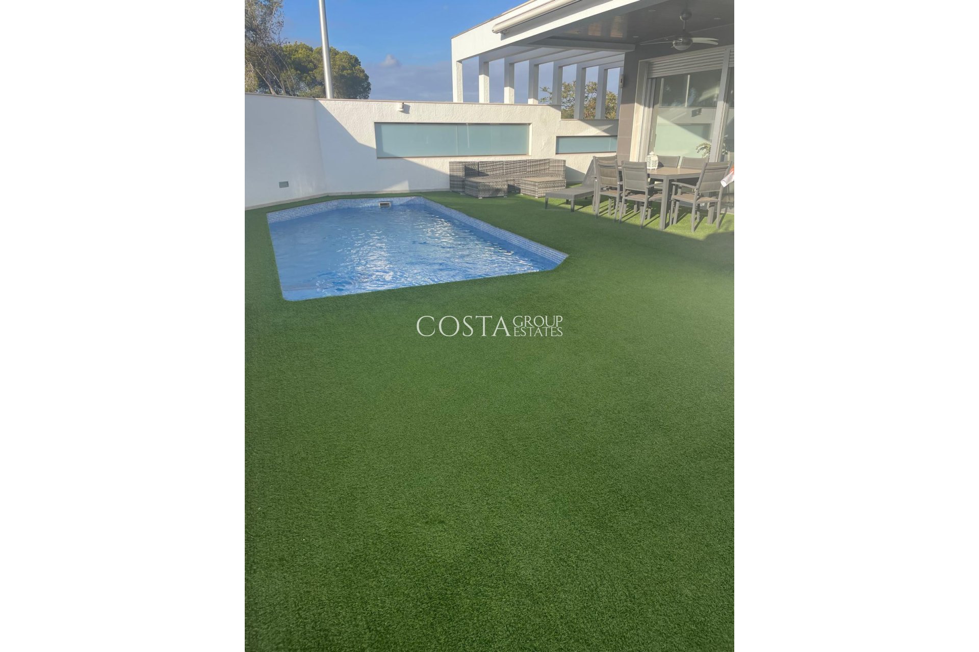 Resale - Villa -
Pilar de la Horadada - Pilar de la Horadada Centro