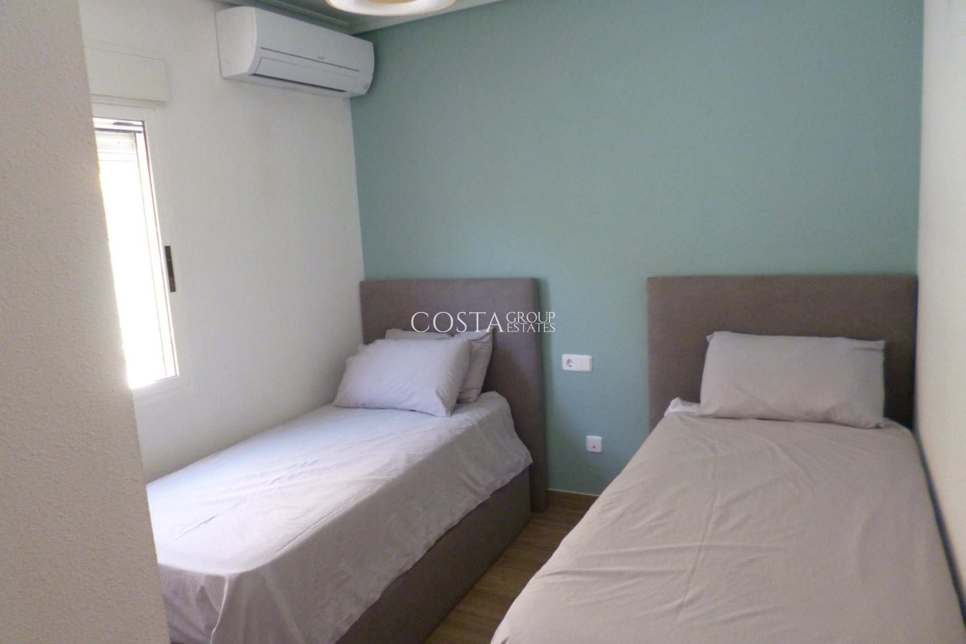 Resale - Villa -
Pilar de la Horadada - Pilar de la Horadada Centro