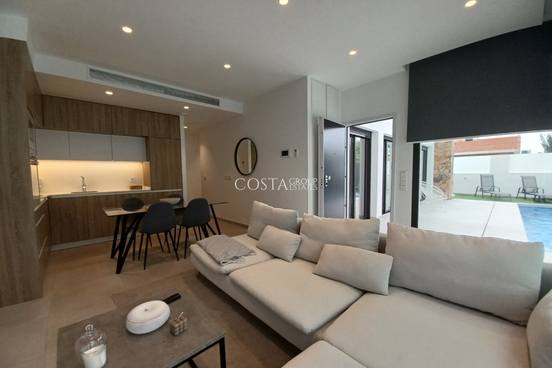 Resale - Villa -
Pilar de la Horadada - Pilar de la Horadada Centro