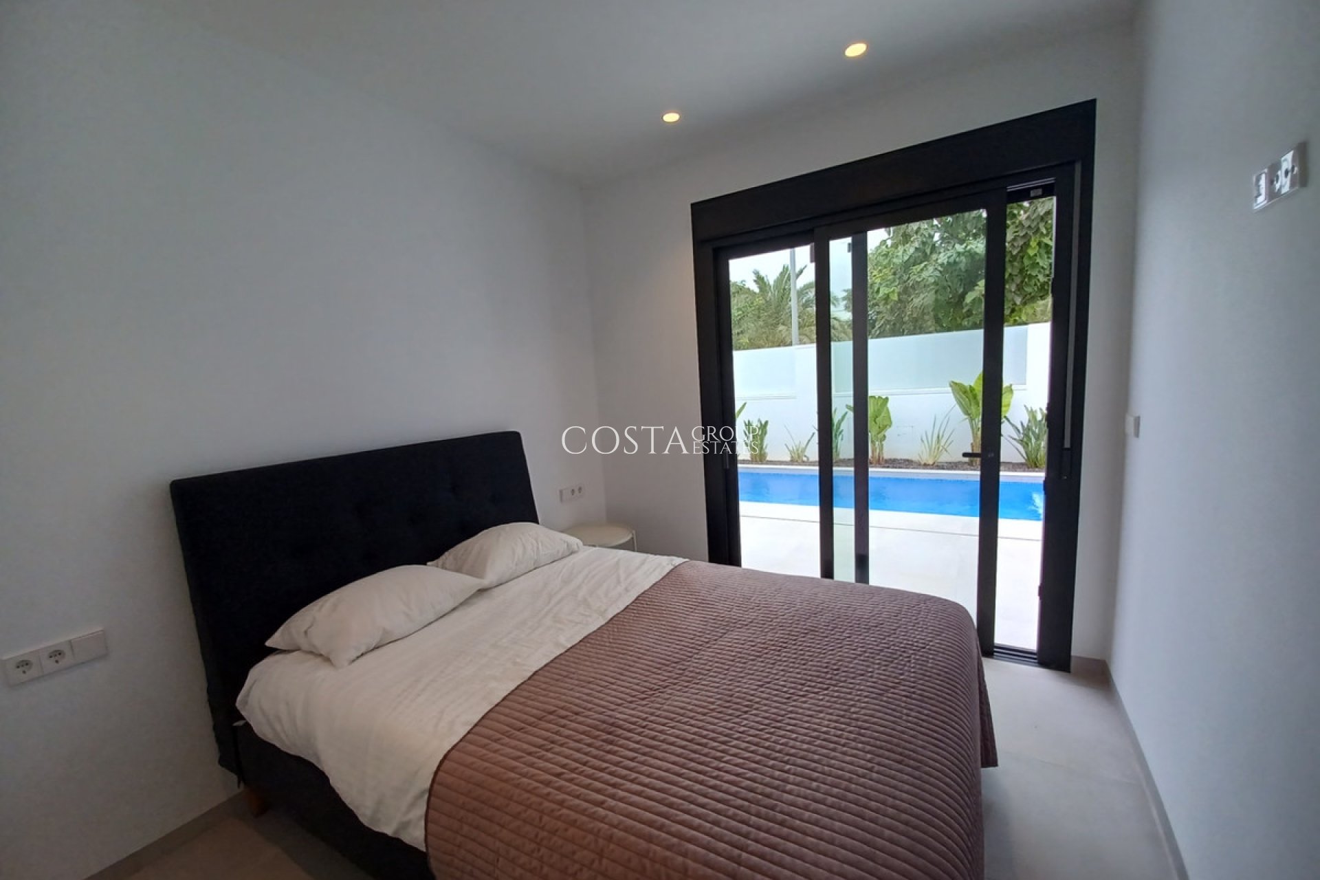 Resale - Villa -
Pilar de la Horadada - Pilar de la Horadada Centro